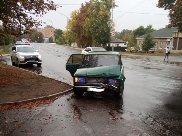 Чоловік скоїв ДТП і утік, лишивши двох дітей у розбитій машині