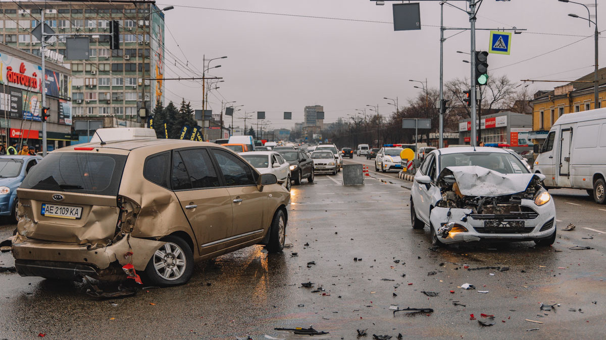 В Днепре столкнулись 4 авто