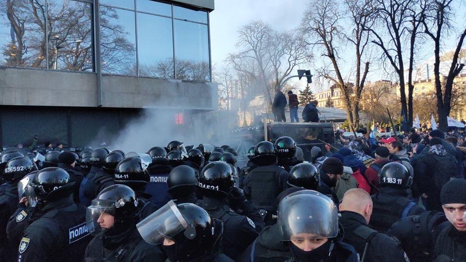 Внаслідок сутички біля Верховної Ради України постраждали кілька поліцейських