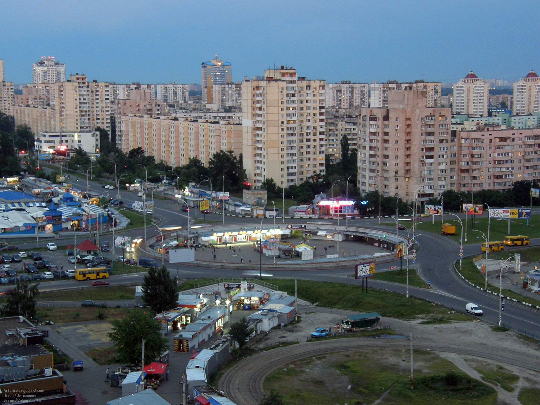 В Киеве на Героев Днепра парень во время общения с девушкой упал с 8 этажа