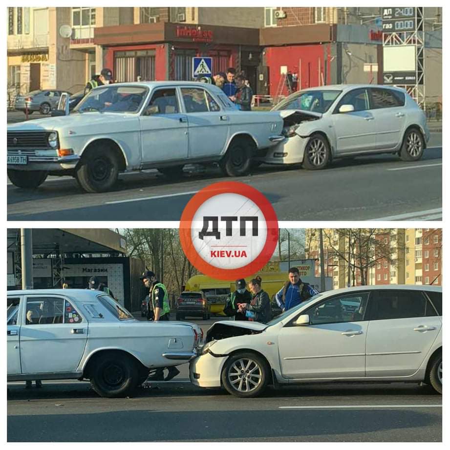 Дистанционное ретро ДТП в Киеве на проспекте Лобановского: иномарка протаранила автомобиль советского автопрома "Волга"