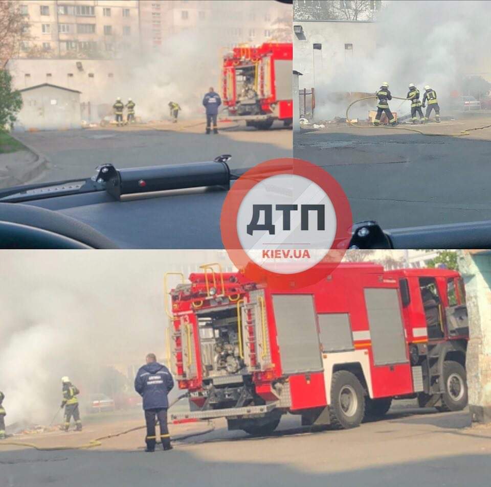 В Киеве на улице Радужная произошел пожар: бомжи сожгли мусор