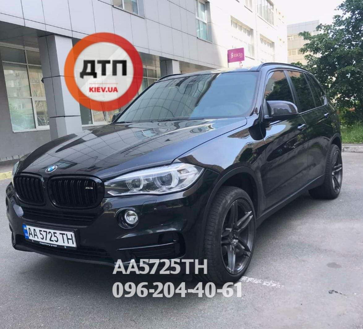 В Киеве на проспекте Георгия Гонгадзе угнали автомобиль BMW X5 AA5725TH