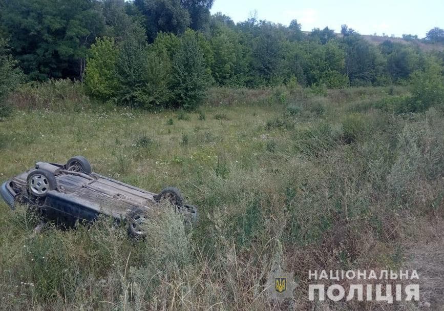 На Черкащині сталася смертельна ДТП - п’яний водій злетів у кювет — один пасажир загинув, другий у лікарні