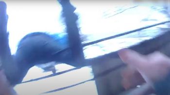  У Кременчуці чоловік, який вчиняв домашнє насильство, намагався вистрибнути з балкона 7 поверху: патрульні спіймали його за ноги 