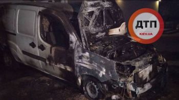 Пожежа у Києві на Стальського, 28: Палала автівка Fiat doblo